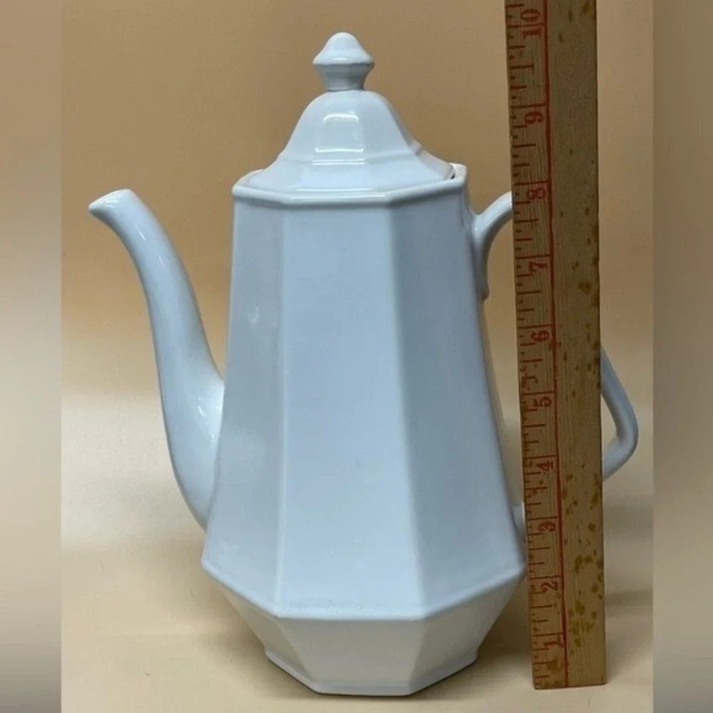 White Octagonal Ceramic Coffee Pot with Lid, Vintage Farmhouse Style Pitcher